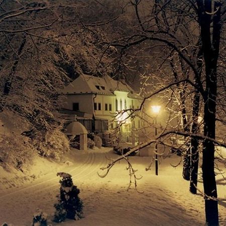 Nebozizek Hotel A Restaurant براغ المظهر الخارجي الصورة
