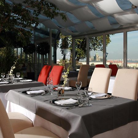 Nebozizek Hotel A Restaurant براغ المظهر الخارجي الصورة