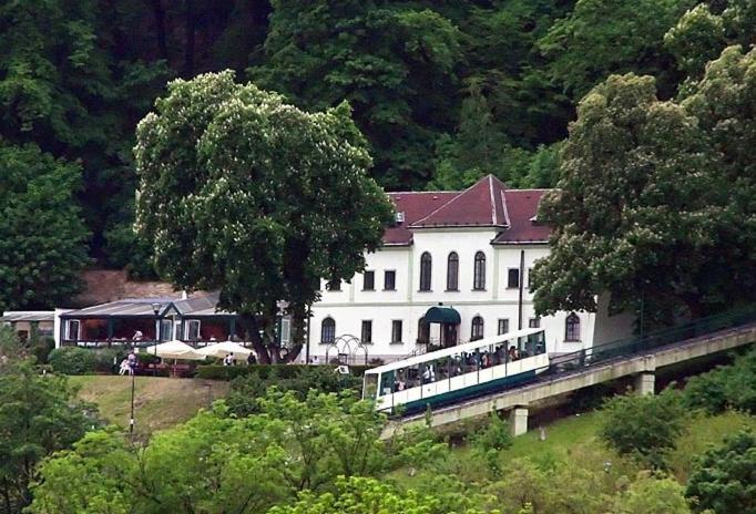 Nebozizek Hotel A Restaurant براغ المظهر الخارجي الصورة